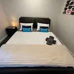 Modern 1Bd Apt W Free Parking In Central Brunswick