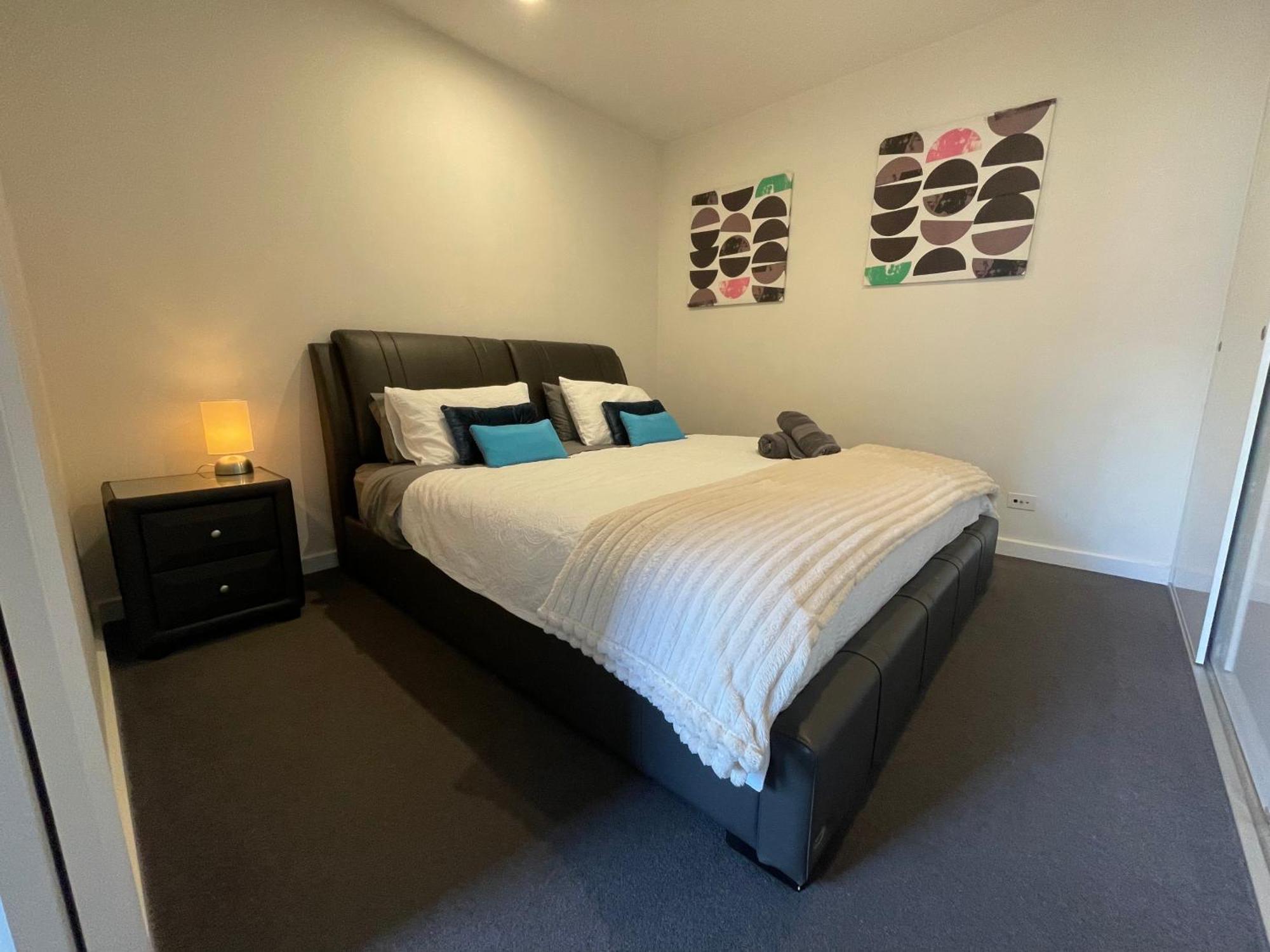 Modern 1bd W Free Parking In Brunswick